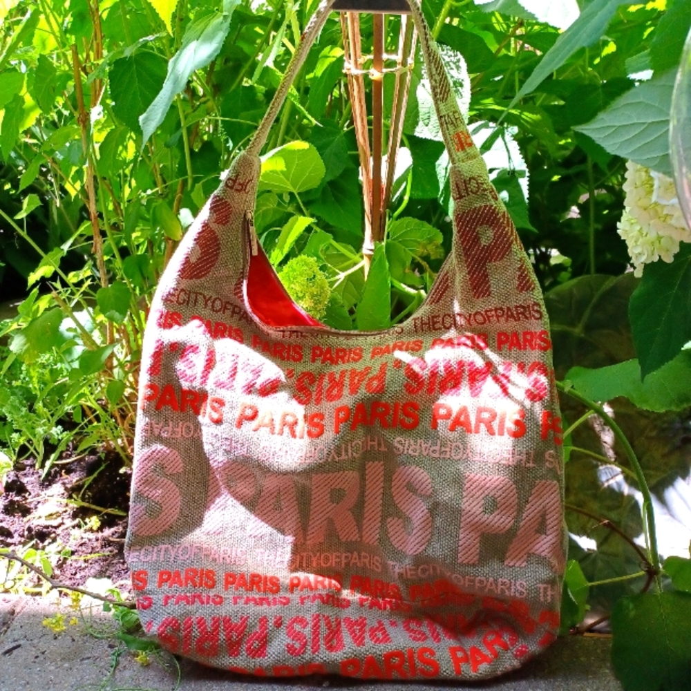 Robin Ruth cute Shoulder Bag with Paris Print all over it. Bring Paris home!